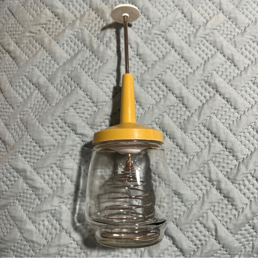 Vintage Federal Housewares Chicago Egg Beater Yellow/Glass Measure